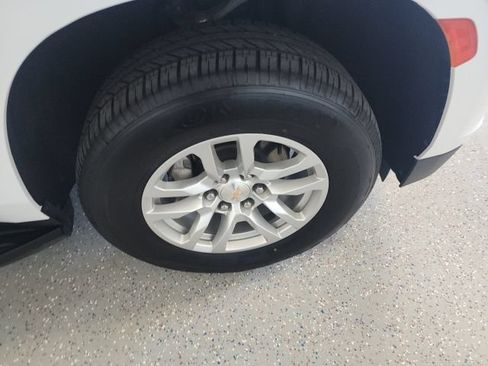 Certified 2024 Chevrolet Suburban LT AWD/4WD image 28