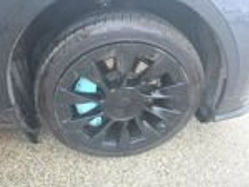 Used 2023 Tesla Model Y Long Range AWD/4WD image 5