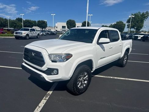 Used 2019 Toyota Tacoma SR5 RWD image 9