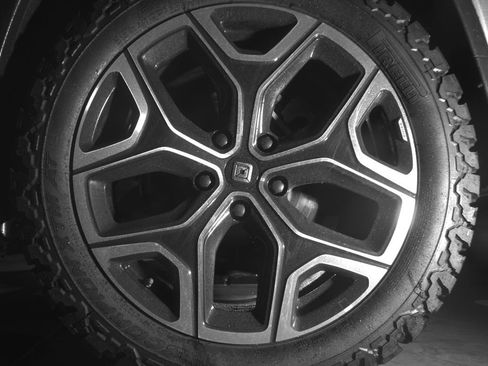 Used 2025 Rivian R1S Adventure AWD/4WD image 16