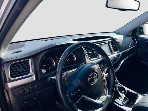 Used 2014 Toyota Highlander Limited image 9