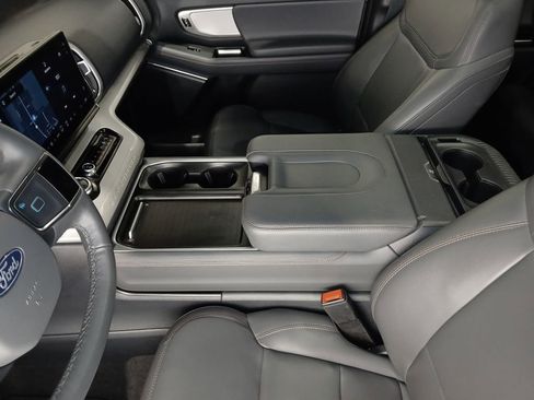 Used 2025 Ford Expedition Active AWD/4WD image 18
