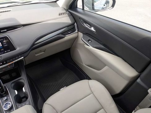 Used 2023 Cadillac XT4 Premium Luxury FWD image 19