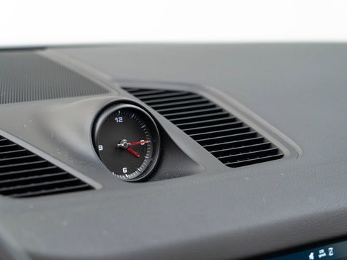 Used 2020 Porsche Cayenne image 24