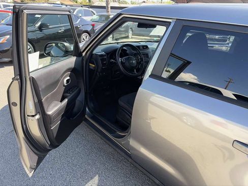Used 2016 Kia Soul FWD image 6