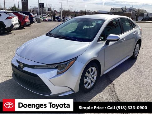 Used 2024 Toyota Corolla LE image 3