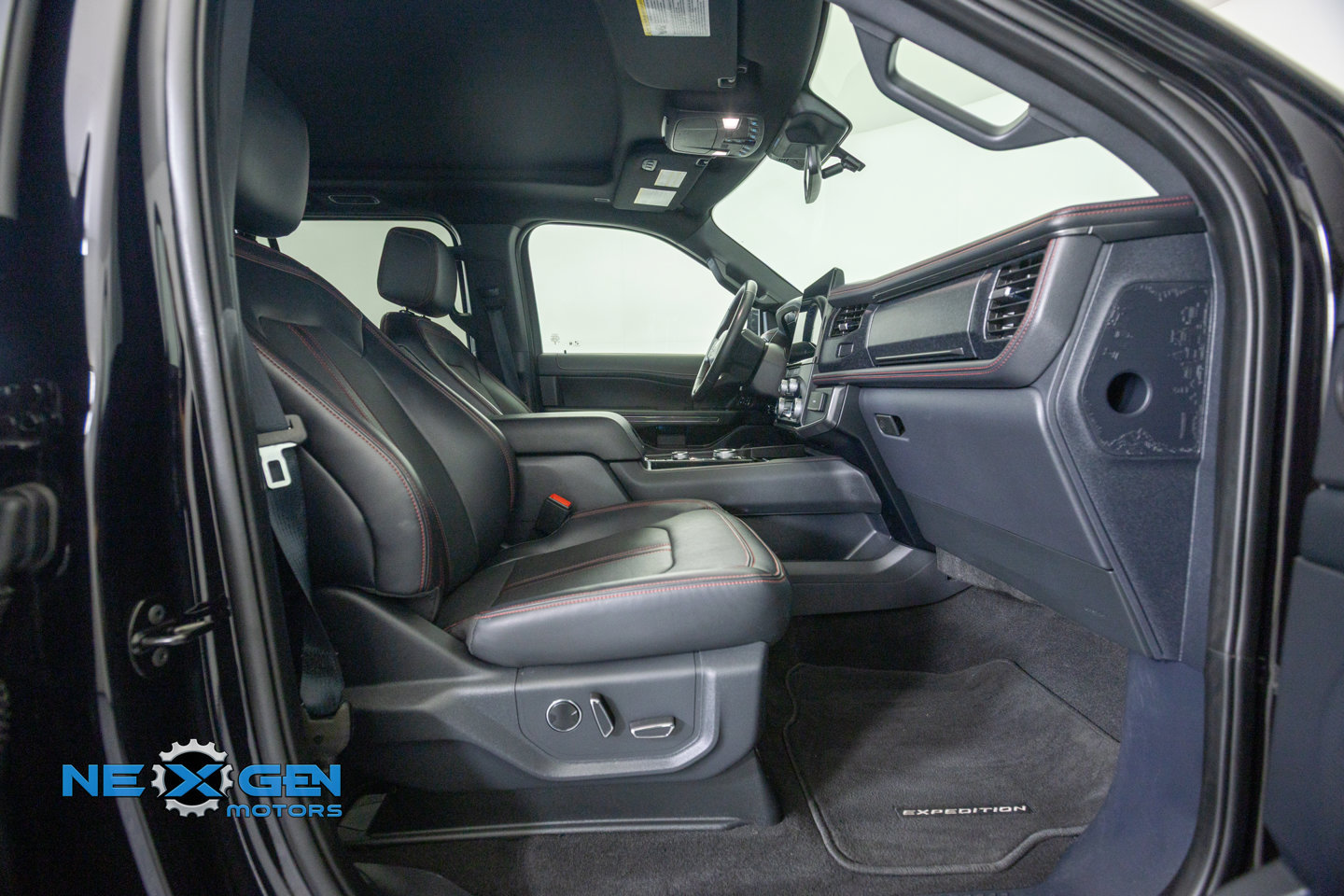 Used 2024 Ford Expedition Limited AWD/4WD image 45