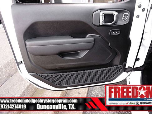 New 2025 Jeep Gladiator Sport image 40