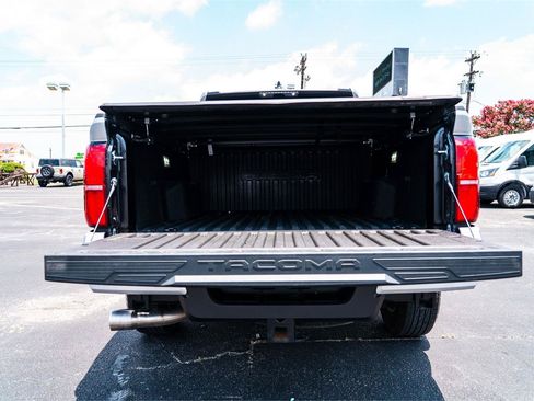 Used 2025 Toyota Tacoma SR5 AWD/4WD image 31
