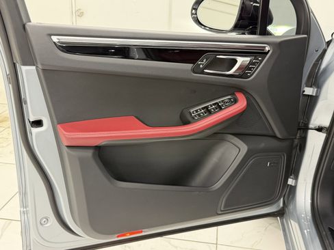 Certified 2024 Porsche Macan Turbo AWD/4WD image 27