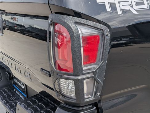 Used 2021 Toyota Tacoma TRD Off-Road w/ Technology Package image 11