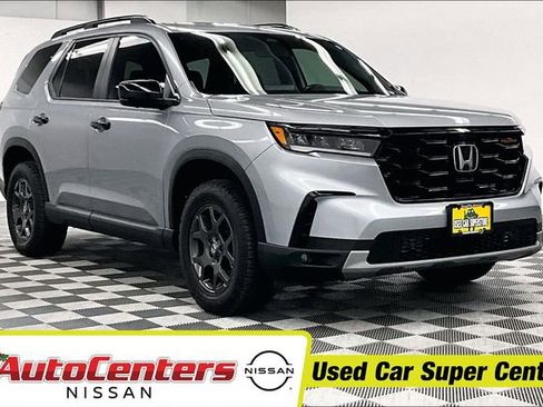 Used 2024 Honda Pilot TrailSport image 1