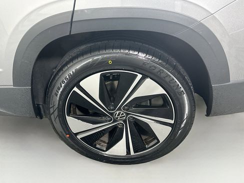 Used 2024 Volkswagen Taos SE image 11