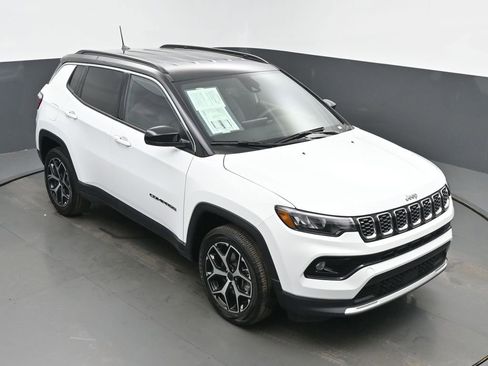 Used 2025 Jeep Compass Limited image 44