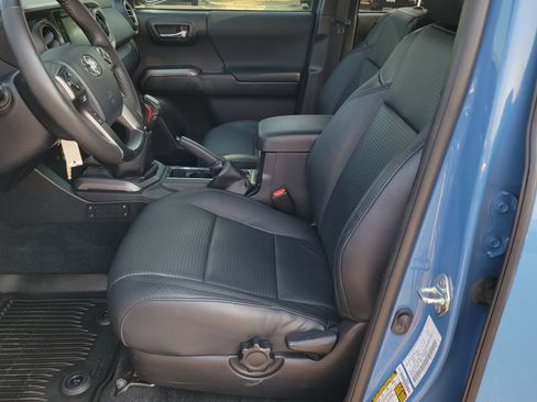 Used 2019 Toyota Tacoma TRD Off-Road w/ TRD Premium Off Road Package AWD/4WD image 6