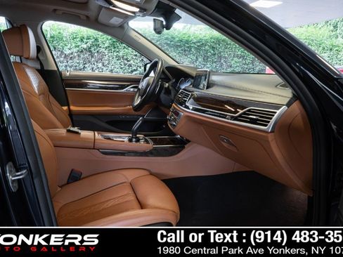 Used 2019 BMW 750i xDrive w/ Executive Package AWD/4WD image 47