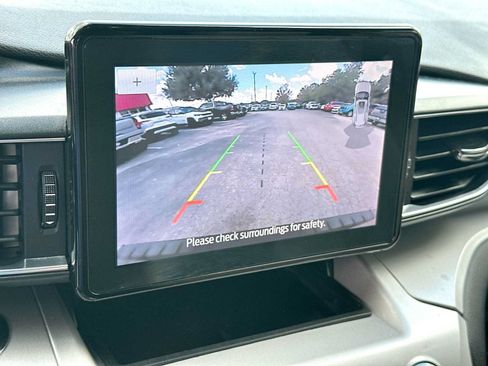 Used 2024 Ford Explorer XLT w/ Equipment Group 202A RWD image 20