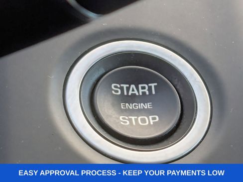 Used 2019 Jaguar E-PACE R-Dynamic SE image 40