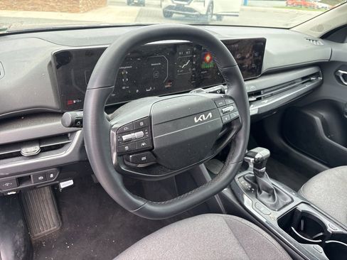 Used 2025 Kia K4 EX FWD image 4