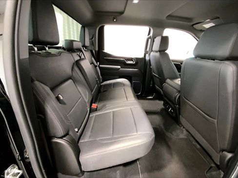 Used 2025 GMC Sierra 1500 SLT image 25