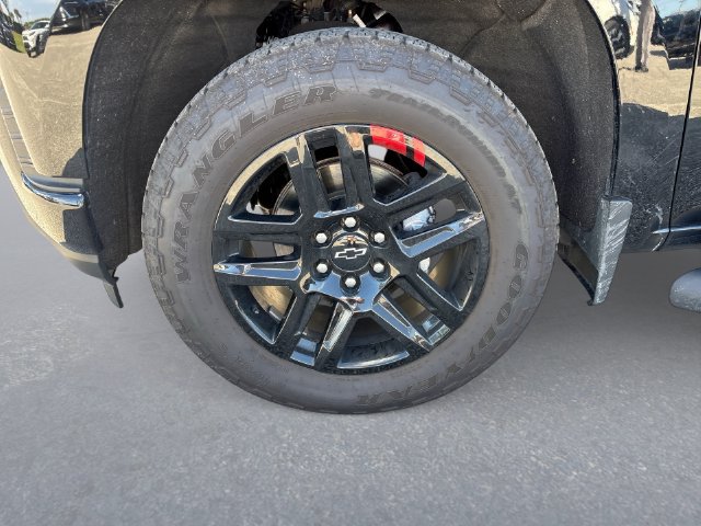Used 2022 Chevrolet Silverado 1500 RST w/ Redline Edition AWD/4WD image 10