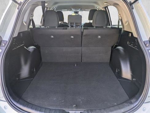 Used 2018 Toyota RAV4 LE image 6