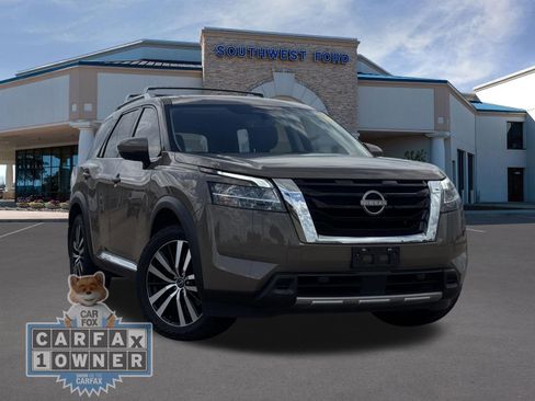Used 2023 Nissan Pathfinder Platinum FWD image 1