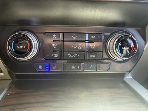 Used 2019 Ford F150 Lariat w/ Equipment Group 502A Luxury AWD/4WD image 45