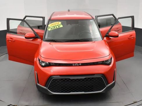 Used 2024 Kia Soul LX w/ Option Group 015 FWD image 9