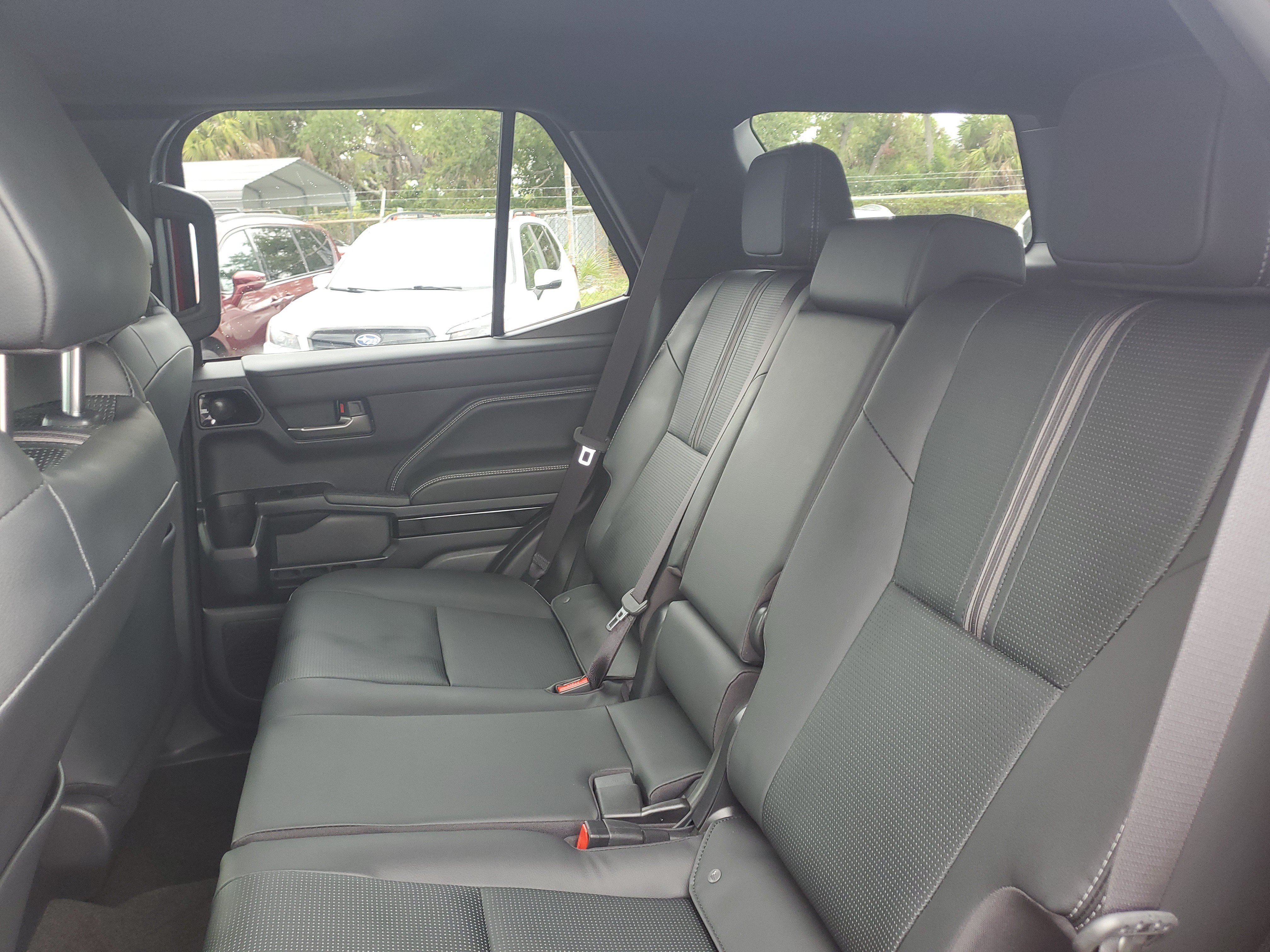 Used 2025 Toyota 4Runner Limited AWD/4WD image 14