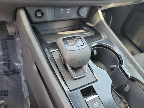 Used 2025 Nissan Rogue S FWD image 31