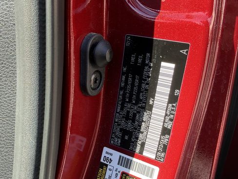 Used 2025 Toyota Sienna XLE image 27