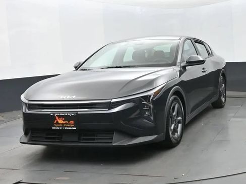 Used 2025 Kia K4 FWD image 1