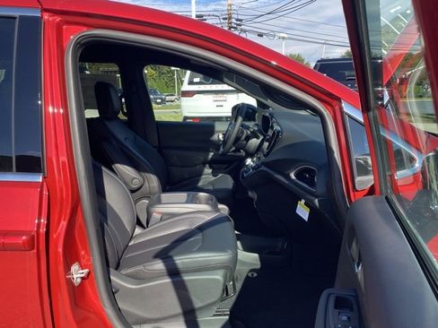 New 2026 Chrysler Voyager LX image 28