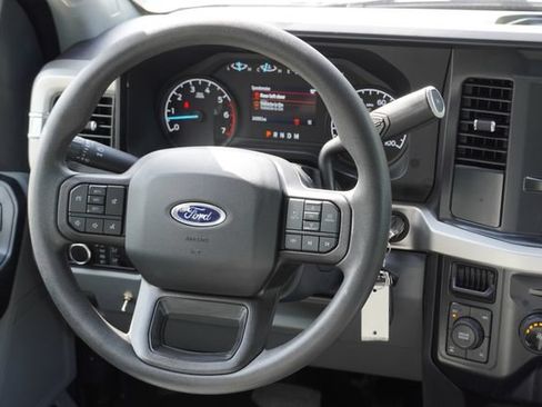 Certified 2025 Ford F250 XL AWD/4WD image 15