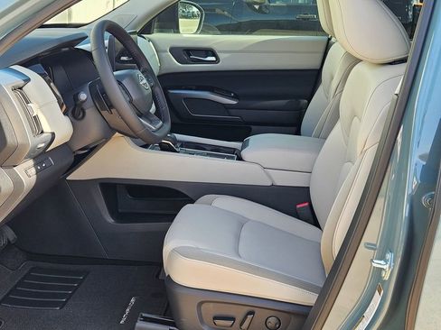 New 2026 Nissan Pathfinder SL w/ SL Premium Package FWD image 7