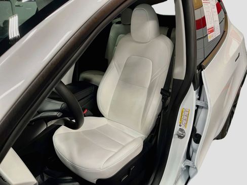 Used 2023 Tesla Model Y Long Range AWD/4WD image 18