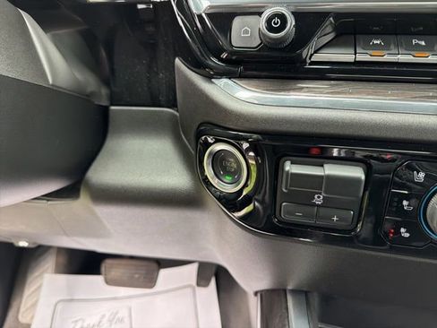 Used 2025 Chevrolet Silverado 1500 LTZ AWD/4WD image 31