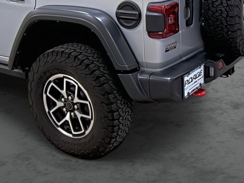 Used 2024 Jeep Wrangler Unlimited Rubicon AWD/4WD image 9