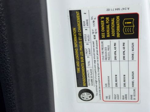 Used 2023 Mercedes-Benz GLB 250 4MATIC w/ Premium Package image 60