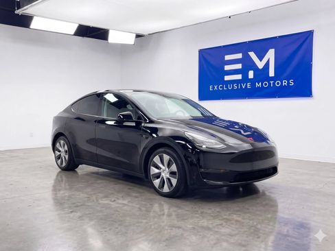 Used 2022 Tesla Model Y Long Range AWD/4WD image 1