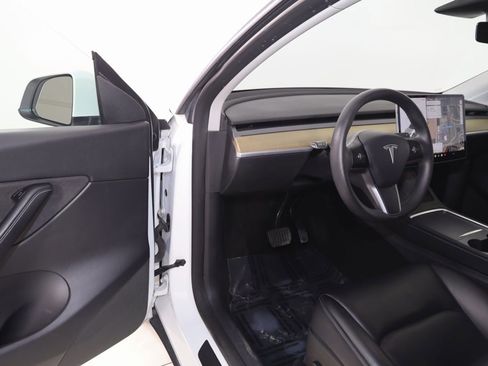 Used 2021 Tesla Model Y Long Range image 47