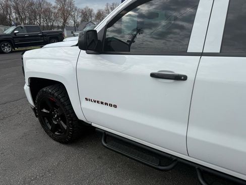 Used 2017 Chevrolet Silverado 1500 LT w/ Redline Edition image 5