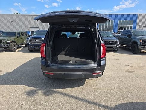 Used 2024 GMC Yukon AT4 w/ Technology Package AWD/4WD image 6