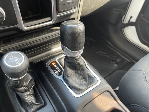 Used 2023 Jeep Wrangler Unlimited Sport AWD/4WD image 29