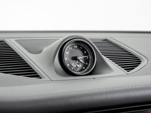 Used 2025 Porsche Macan image 18