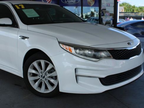 Used 2017 Kia Optima LX FWD image 2