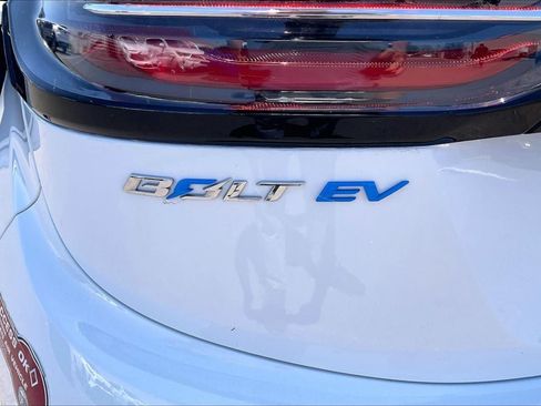 Used 2023 Chevrolet Bolt LT w/ Infotainment Package FWD image 7