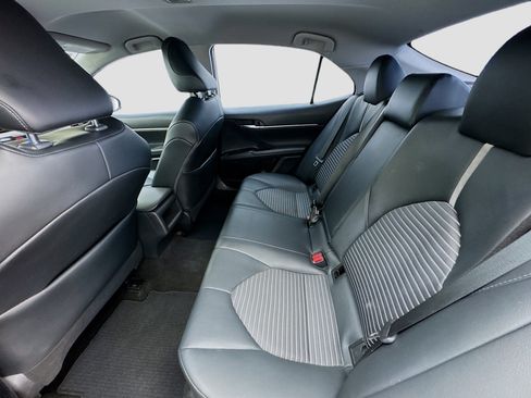 Used 2020 Toyota Camry SE w/ Carpet Mat Package FWD image 15