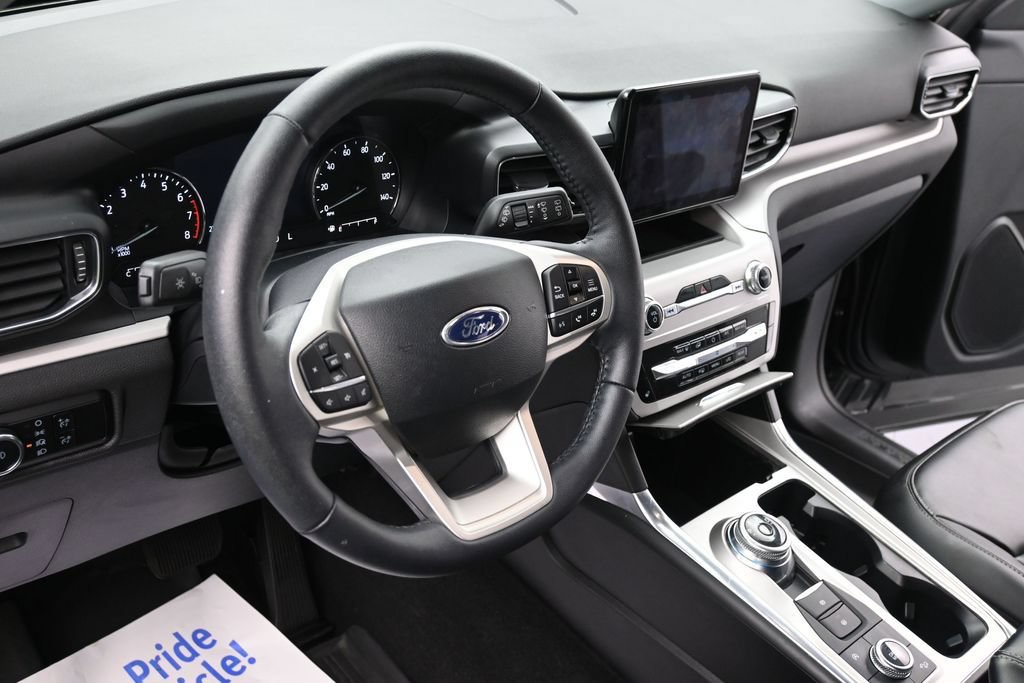 Used 2024 Ford Explorer XLT w/ Equipment Group 202A AWD/4WD image 15